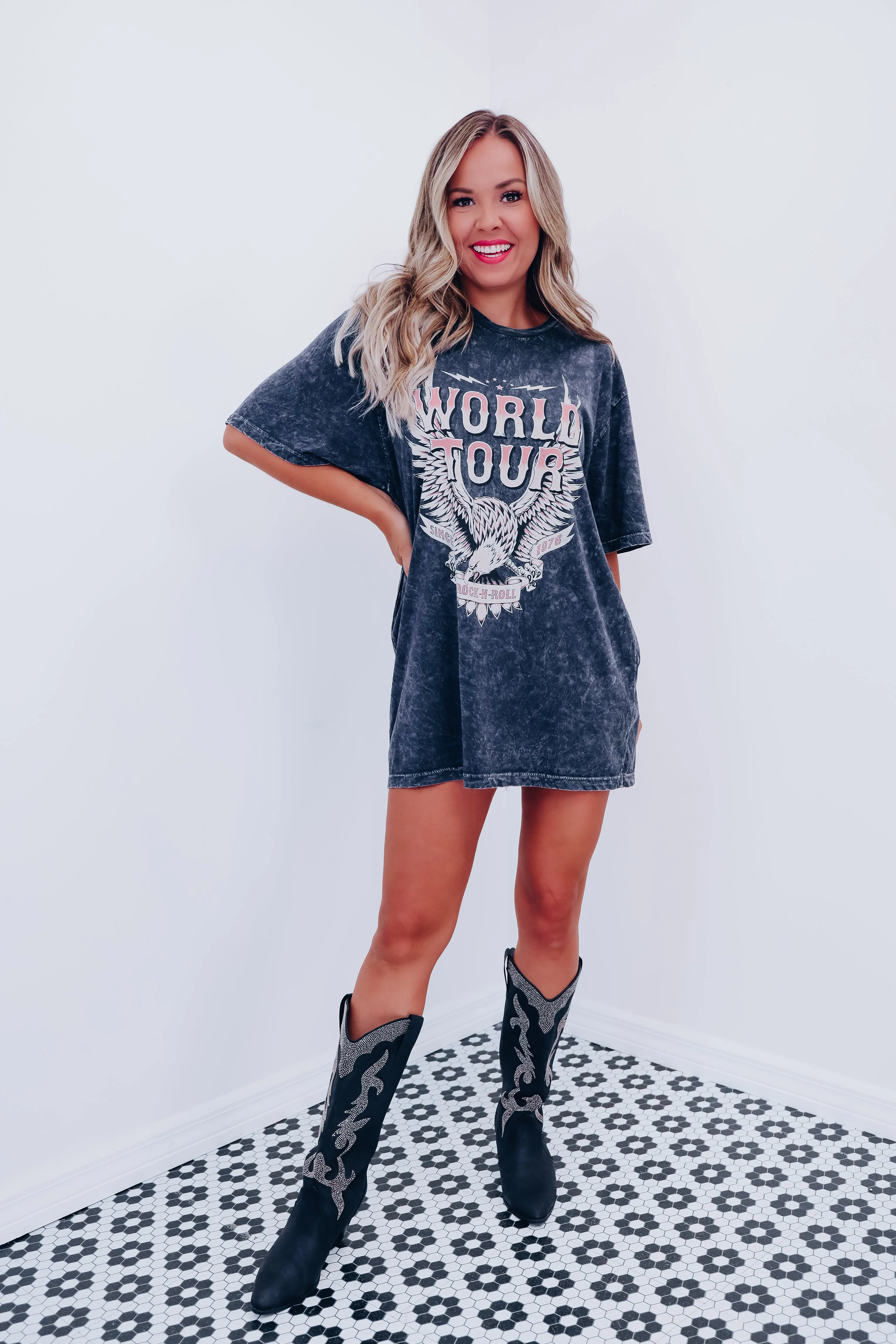 1976 World Tour Mineral Wash Graphic Tee - Black