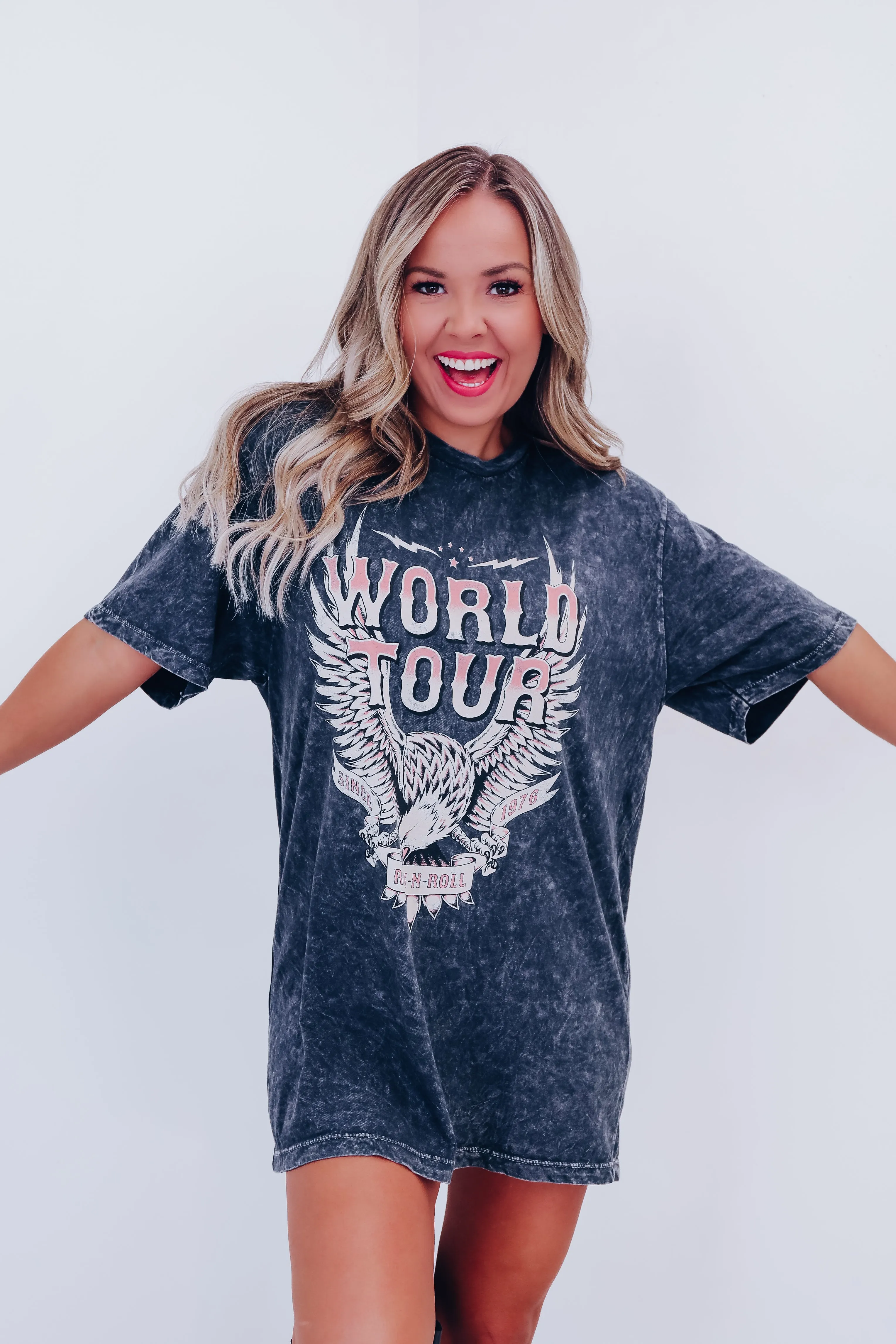 1976 World Tour Mineral Wash Graphic Tee - Black