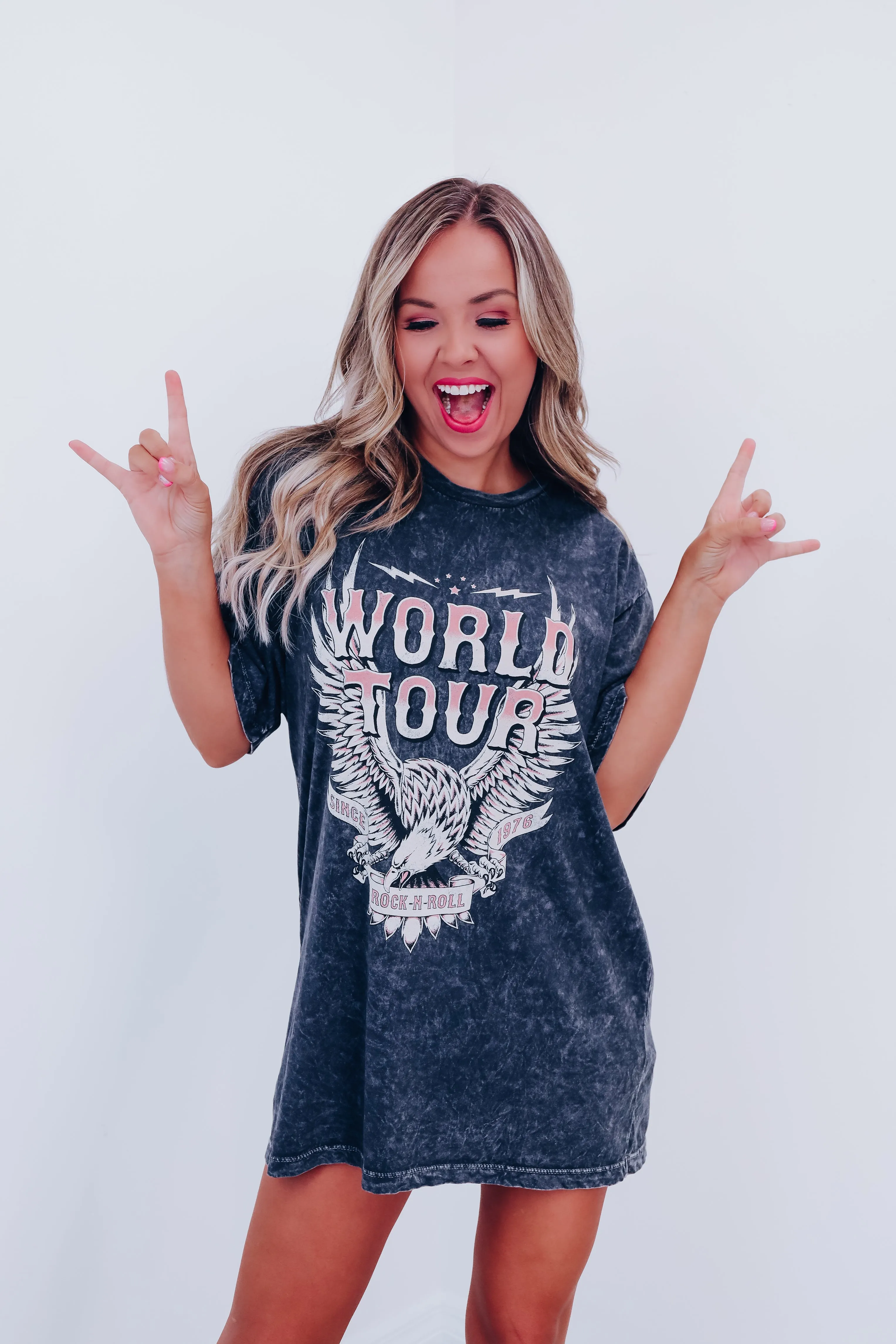 1976 World Tour Mineral Wash Graphic Tee - Black