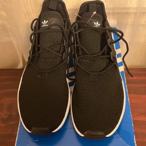 Adidas classic sneakers NWT