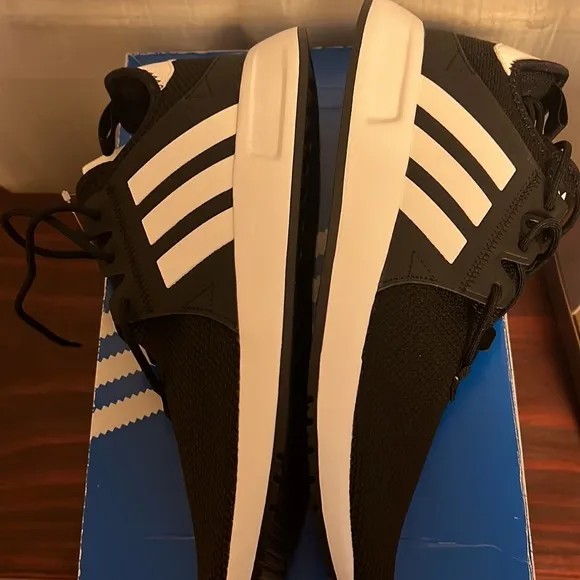 Adidas classic sneakers NWT