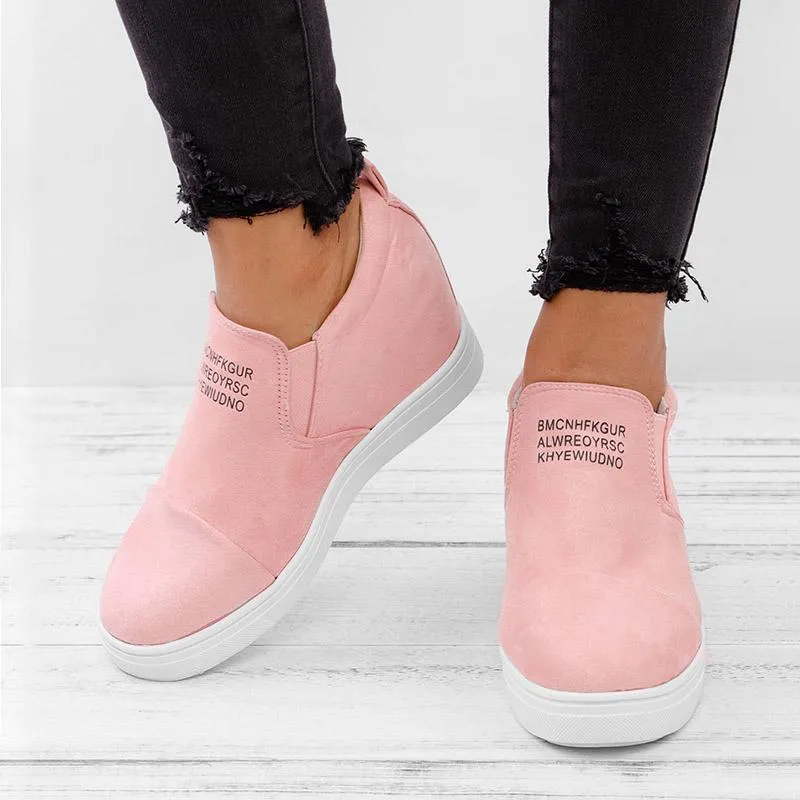 Buchstaben Slip-on-Turnschuhe mit Keilabsatz