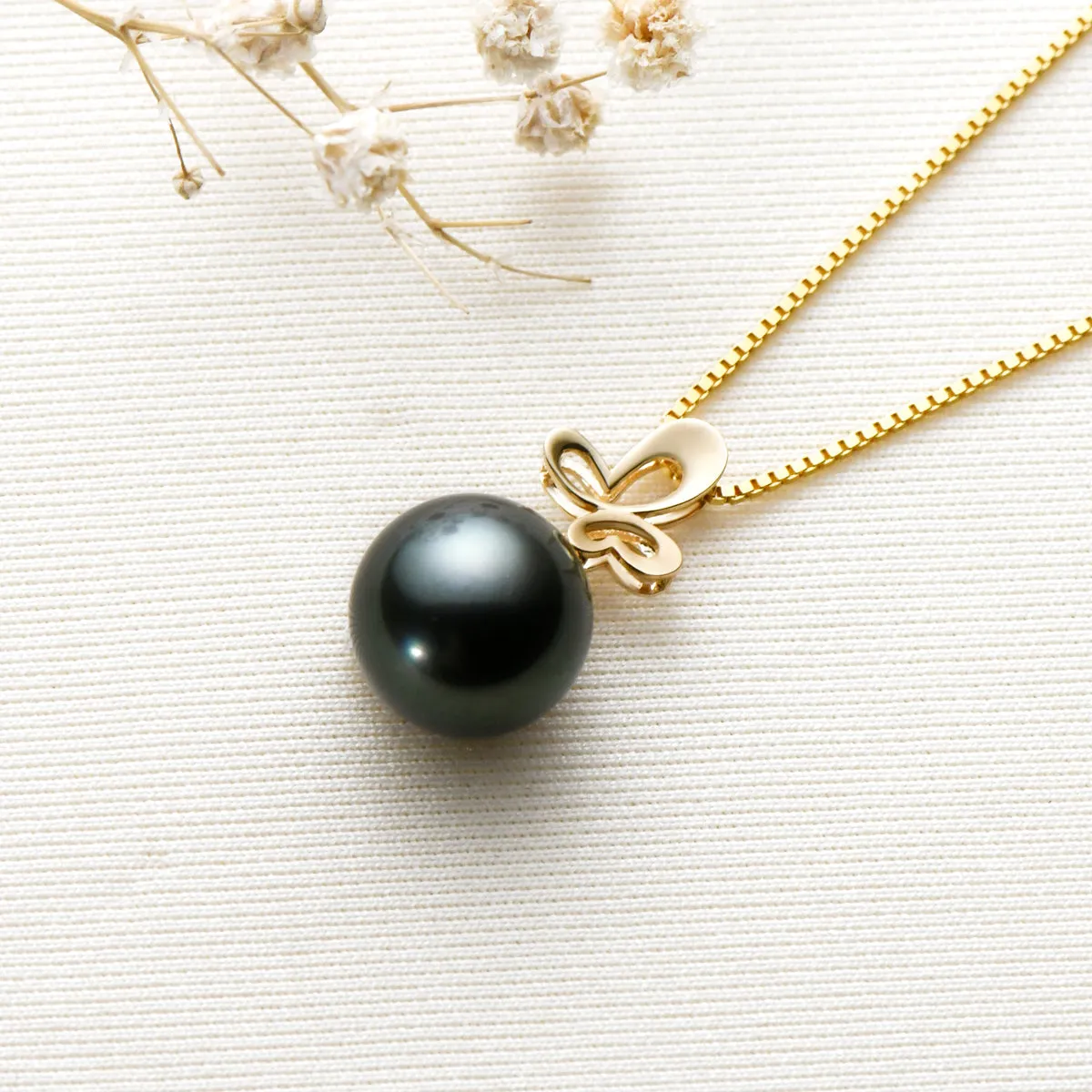 Butterfly 18K Gold Black Tahitian Pearl Necklace with 18'' Chain (Sterling Silver)