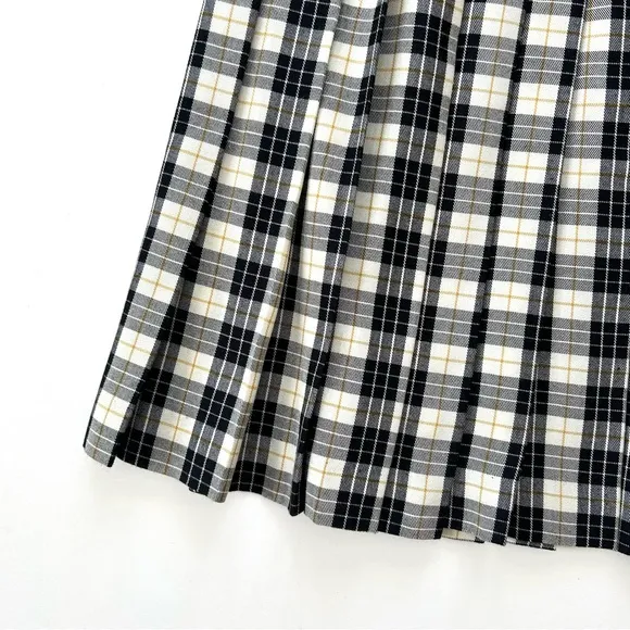 Chaus Vintage Black &amp; Ivory Plaid Pleated Skirt