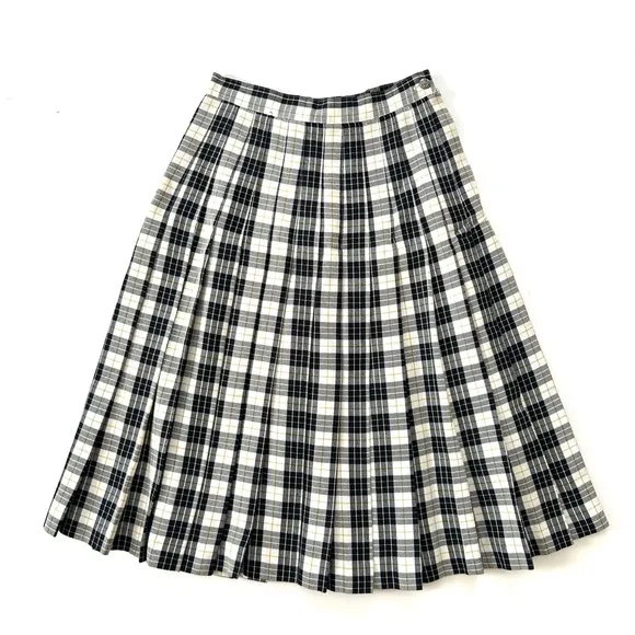 Chaus Vintage Black &amp; Ivory Plaid Pleated Skirt