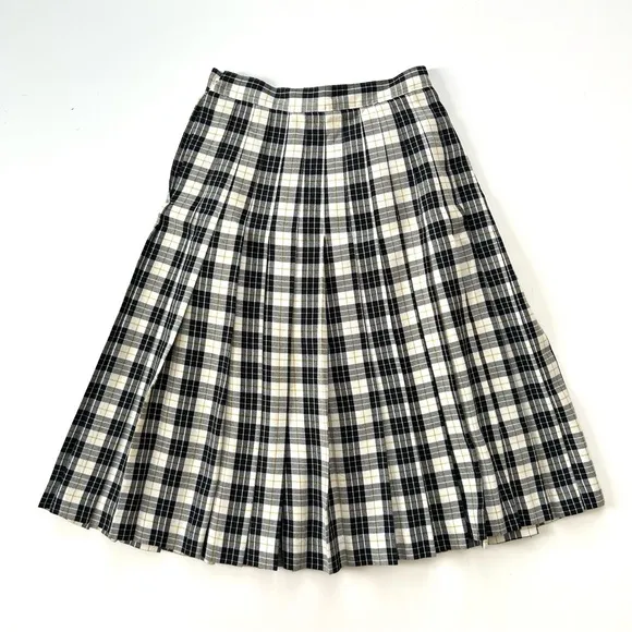 Chaus Vintage Black &amp; Ivory Plaid Pleated Skirt