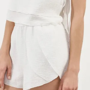 Elle Short White