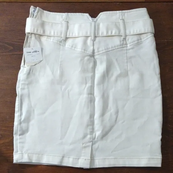 Free People &quot;Livin It Up&quot; Mini Pencil Skirt in White, Size 4 / Small NWT