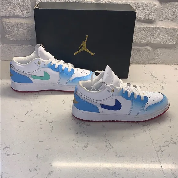 Jordan 1 Low SE &quot;White/Game Royal/University Blue&quot; Grade School Boys' Shoe