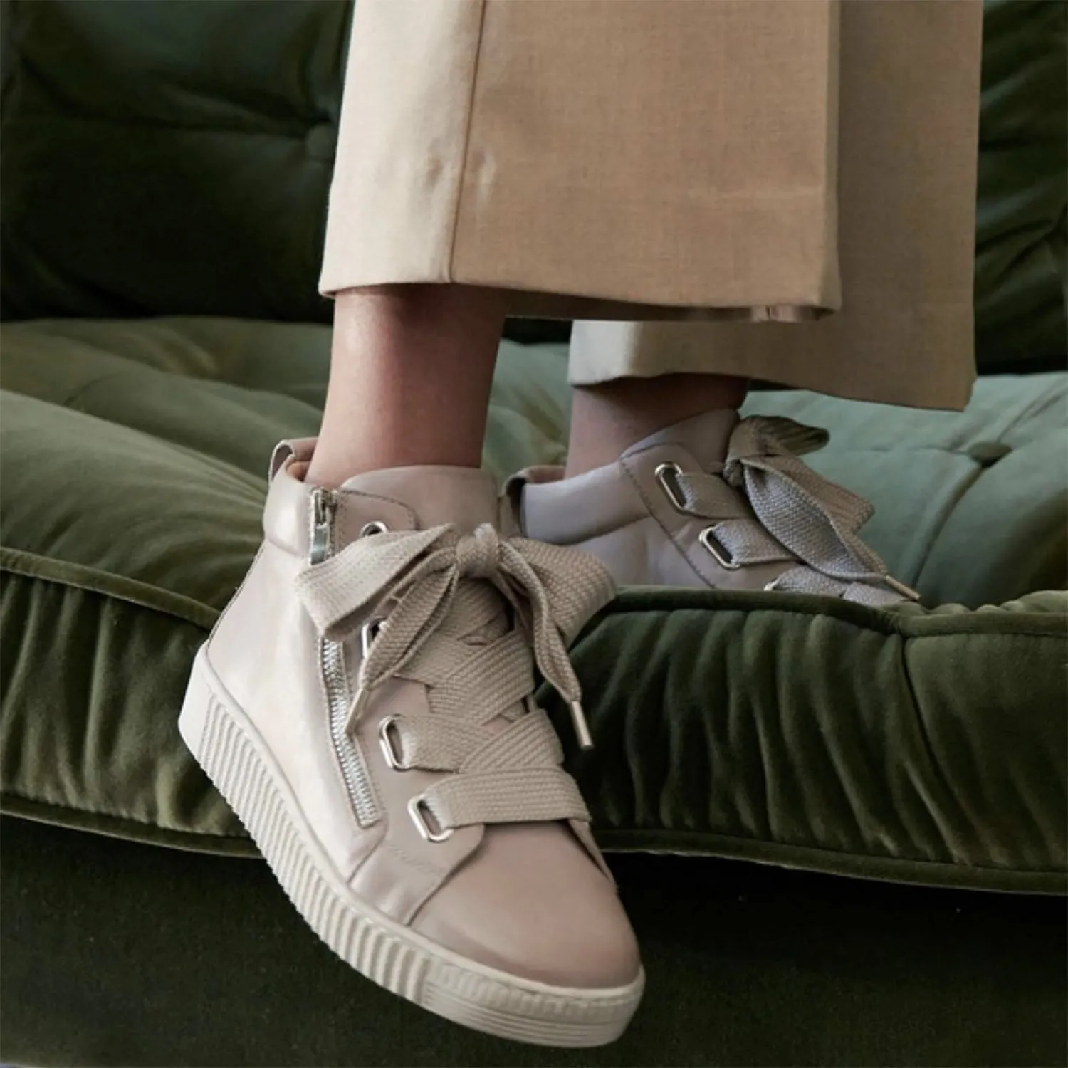 Joyous Leather Sneaker - Stone - ES7