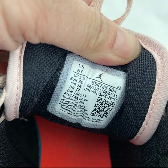 Nike 554725-604 BOYS AIR JORDAN 1 MID ATMOSPHERE SNEAKERS 2021 Youth SIZE 6Y VGC