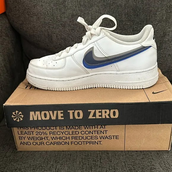 Nike Air Force 1 6.5Y sneakers. In really good condition