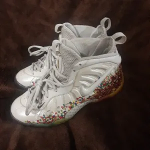 Nike foamposite fruity pebbles size 6.5y