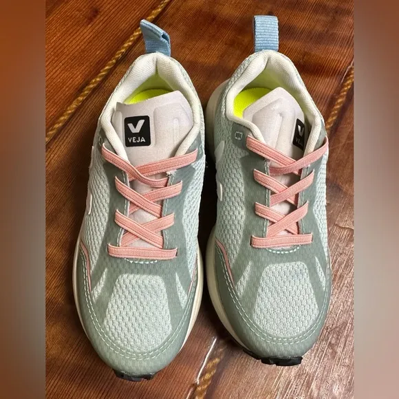 NWOT Toddler Veja Canary El Alveomesh Sneakers Size 12