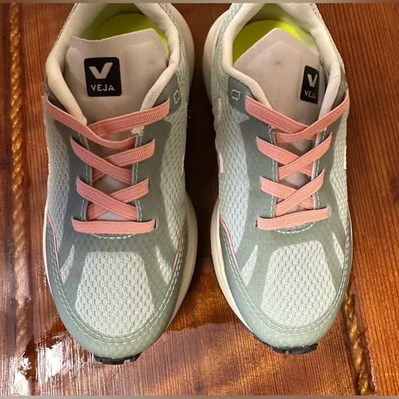 NWOT Toddler Veja Canary El Alveomesh Sneakers Size 12