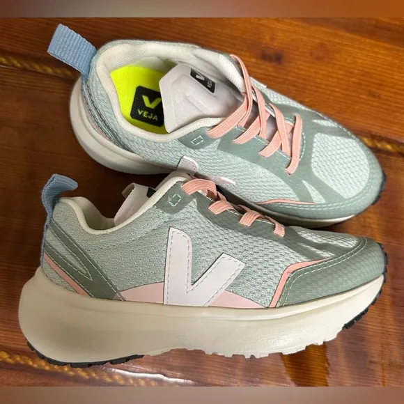 NWOT Toddler Veja Canary El Alveomesh Sneakers Size 12
