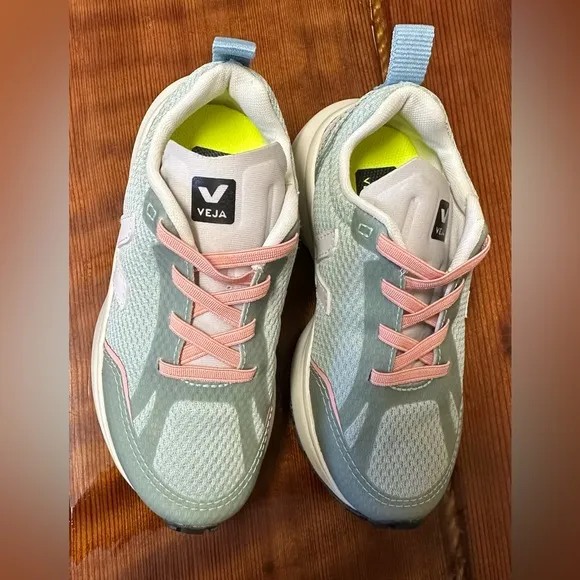 NWOT Toddler Veja Canary El Alveomesh Sneakers Size 12