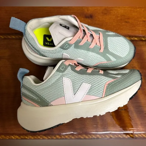 NWOT Toddler Veja Canary El Alveomesh Sneakers Size 12