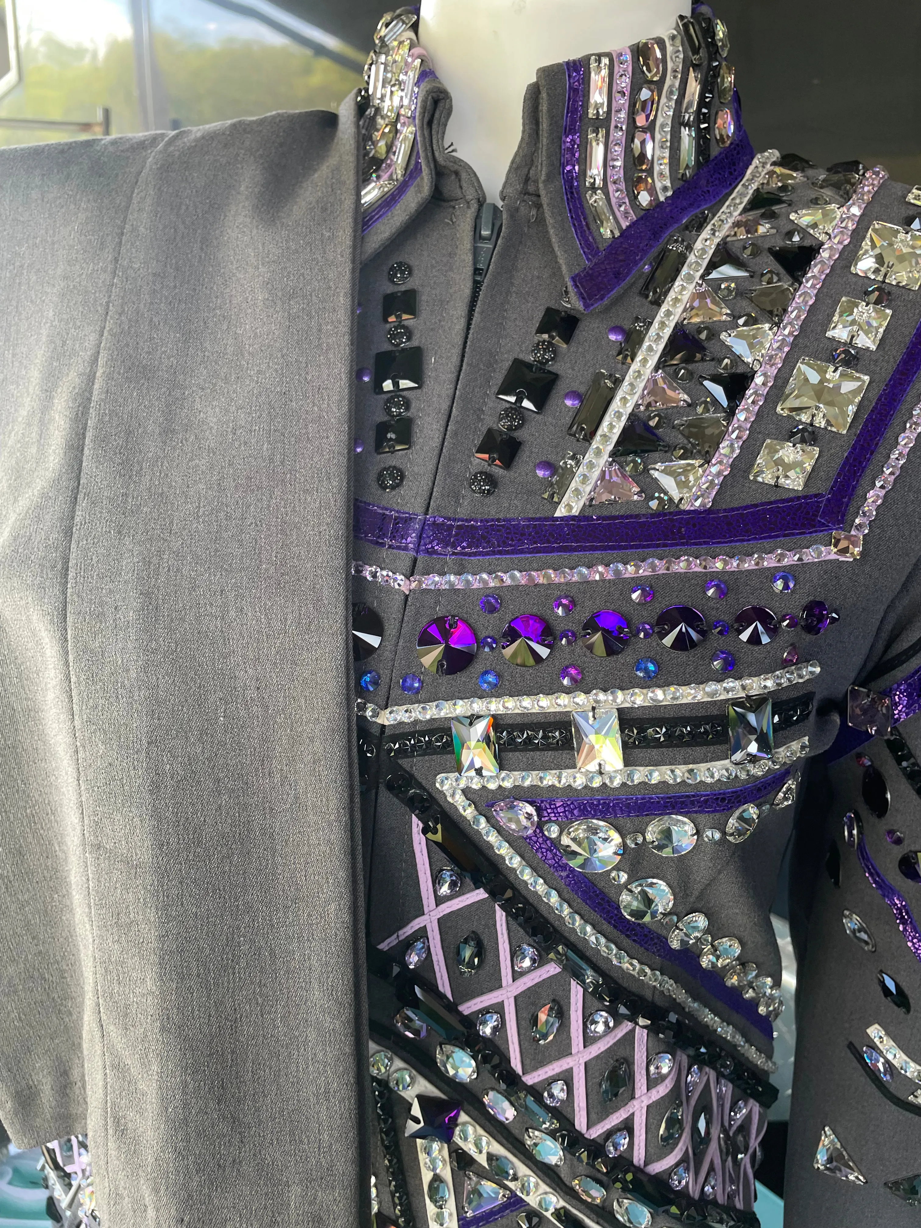 Small showmanship jacket with pants by Kelly’s Customs.