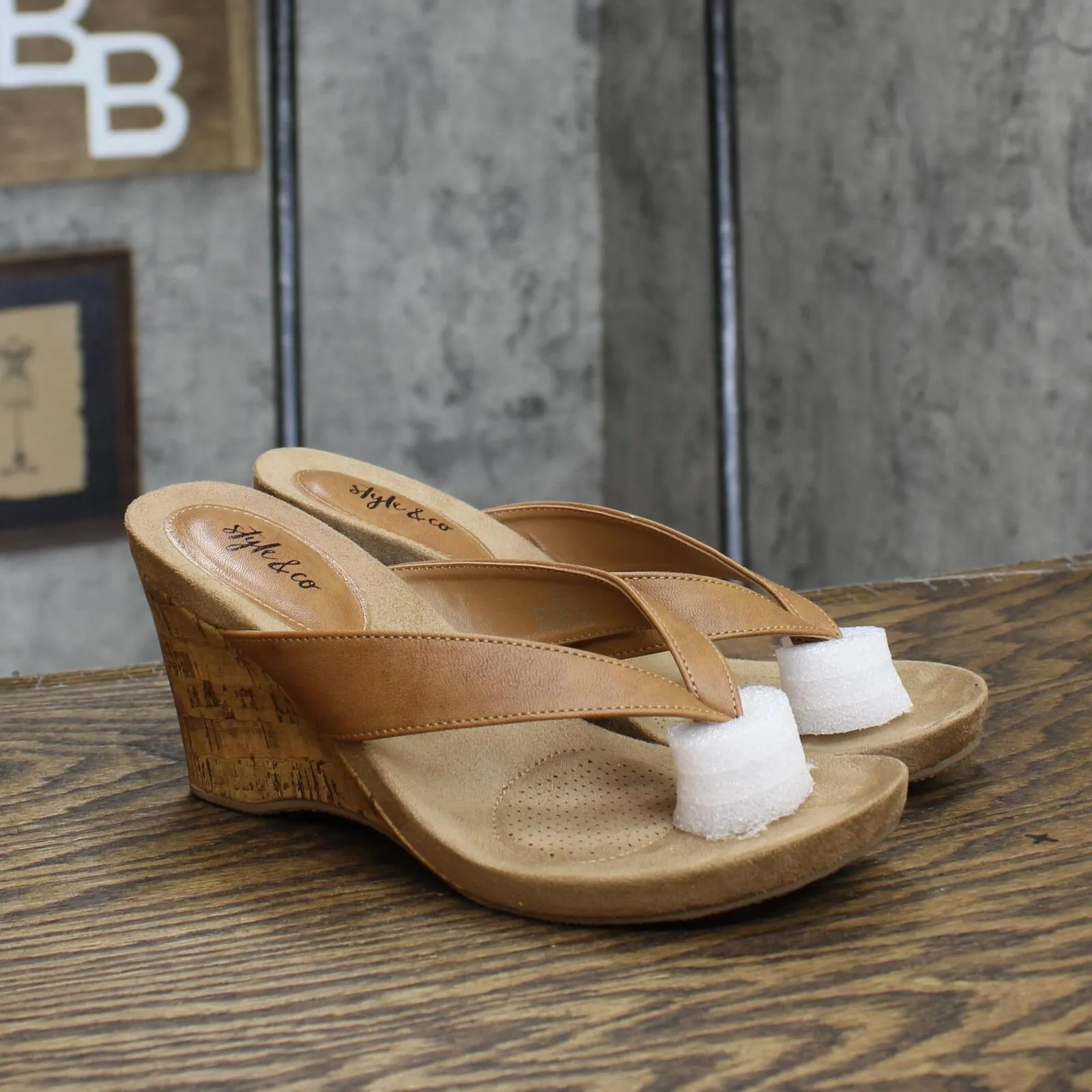 Style & Co. Womens Chicklet Patent Thong Wedge Sandals Coffee Brown 6.5M