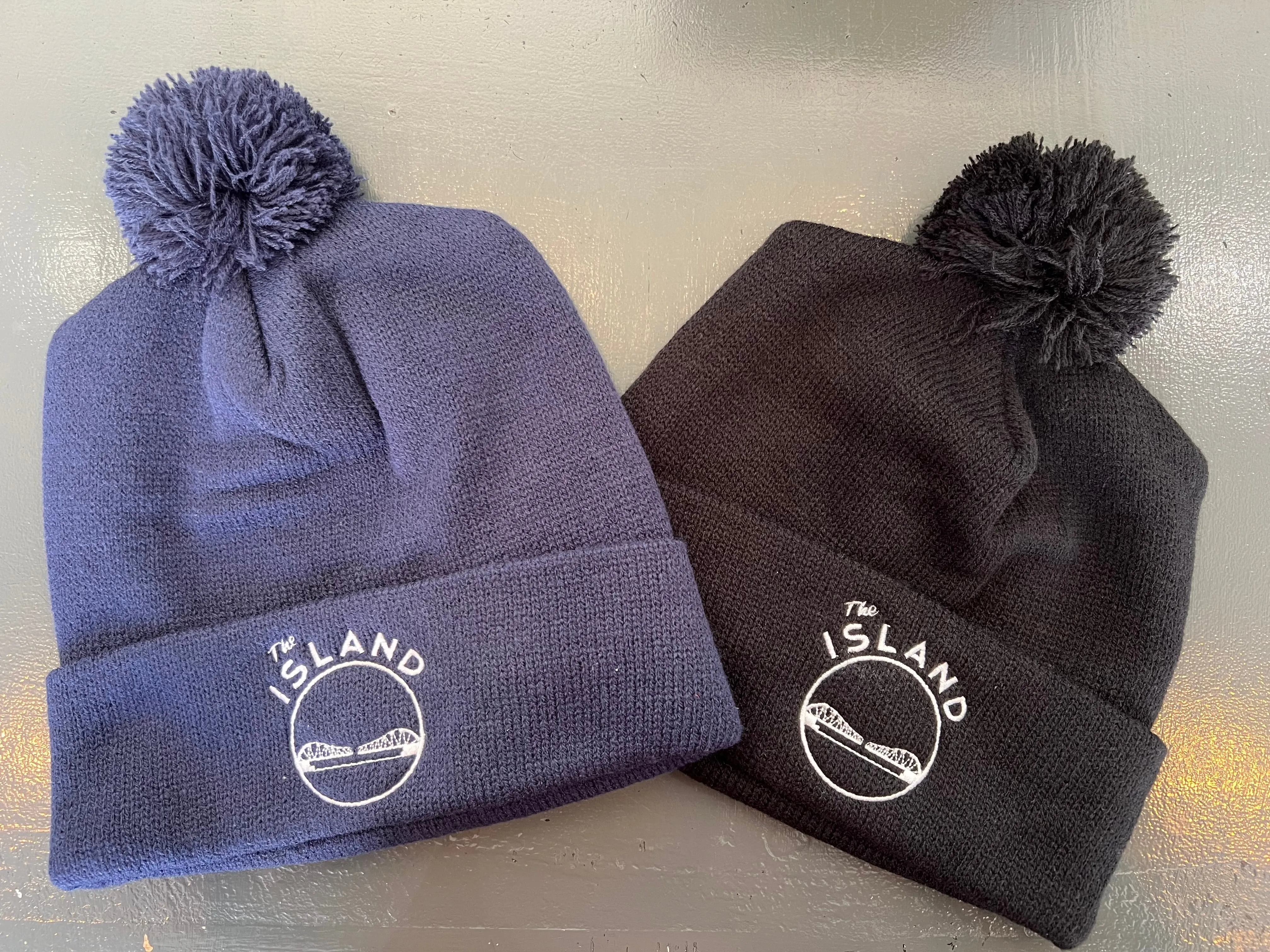 THE ISLAND BEANIE WITH POM